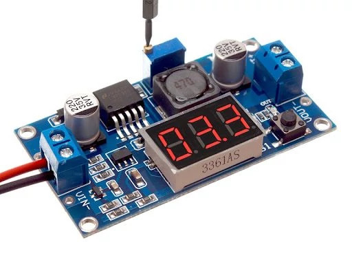 ماژول تغذیه کاهنده LM2596 با نمایشگر و جریان 3A