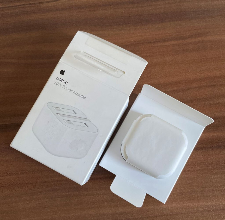 شارژر دیواری 20 وات اپل اورجینال مدل 20W USB-C با درگاه USB Type-C، شارژ سریع، طراحی جمعوجور و سازگار با دستگاههای آیفون، آیپد و ایرپاد