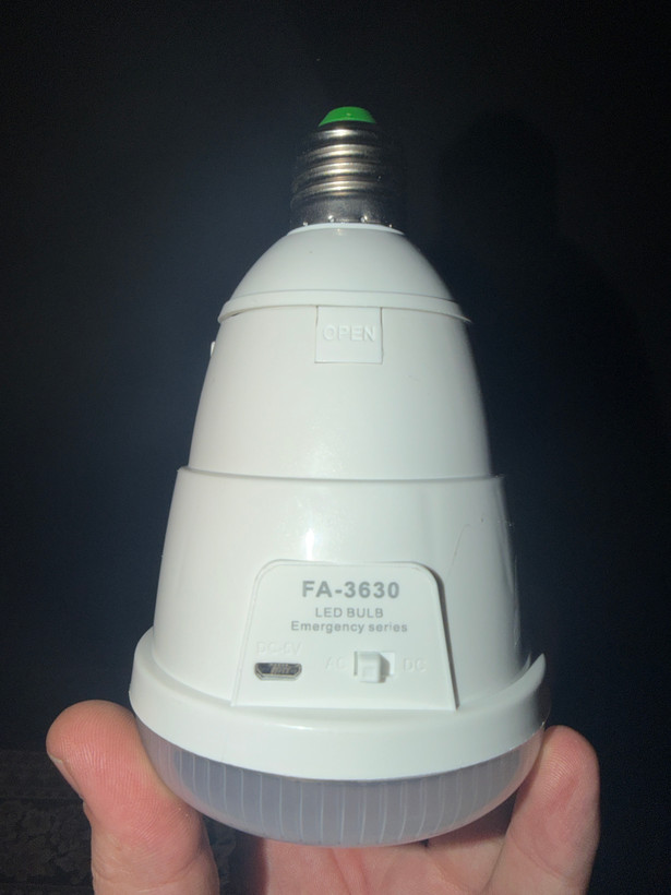 چراغ اضطراری LED چندکاره OKGO مدل FA‑3630 توان 28 وات با شارژ AC/DC و پنل خورشیدی
