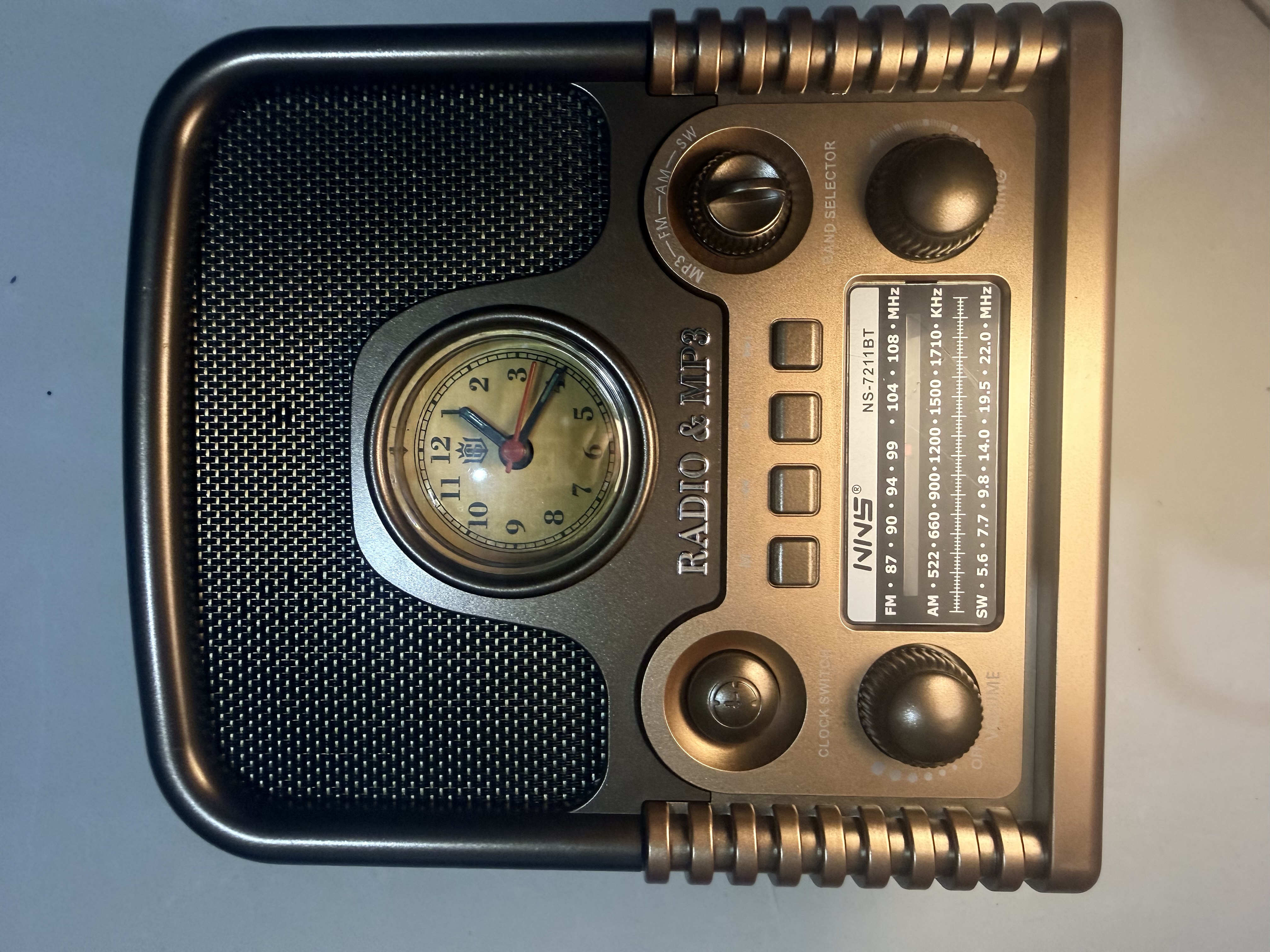 رادیو اسپیکر بلوتوثی  سلطنتیNNS مدل NS‑7211BT با پخش MP3، رادیو AM/FM/SW، درگاه USB و TF، باتری 18650