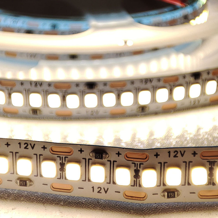 ریسه ال ای دی مدل نواری 12v 240LED-2835 پشت چسب دار1 متری