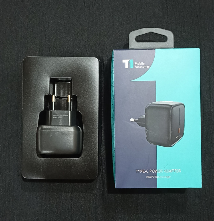 کلگی شارژر برندT1 Mobile Accessoriesمدل c30 فست شارژر20w